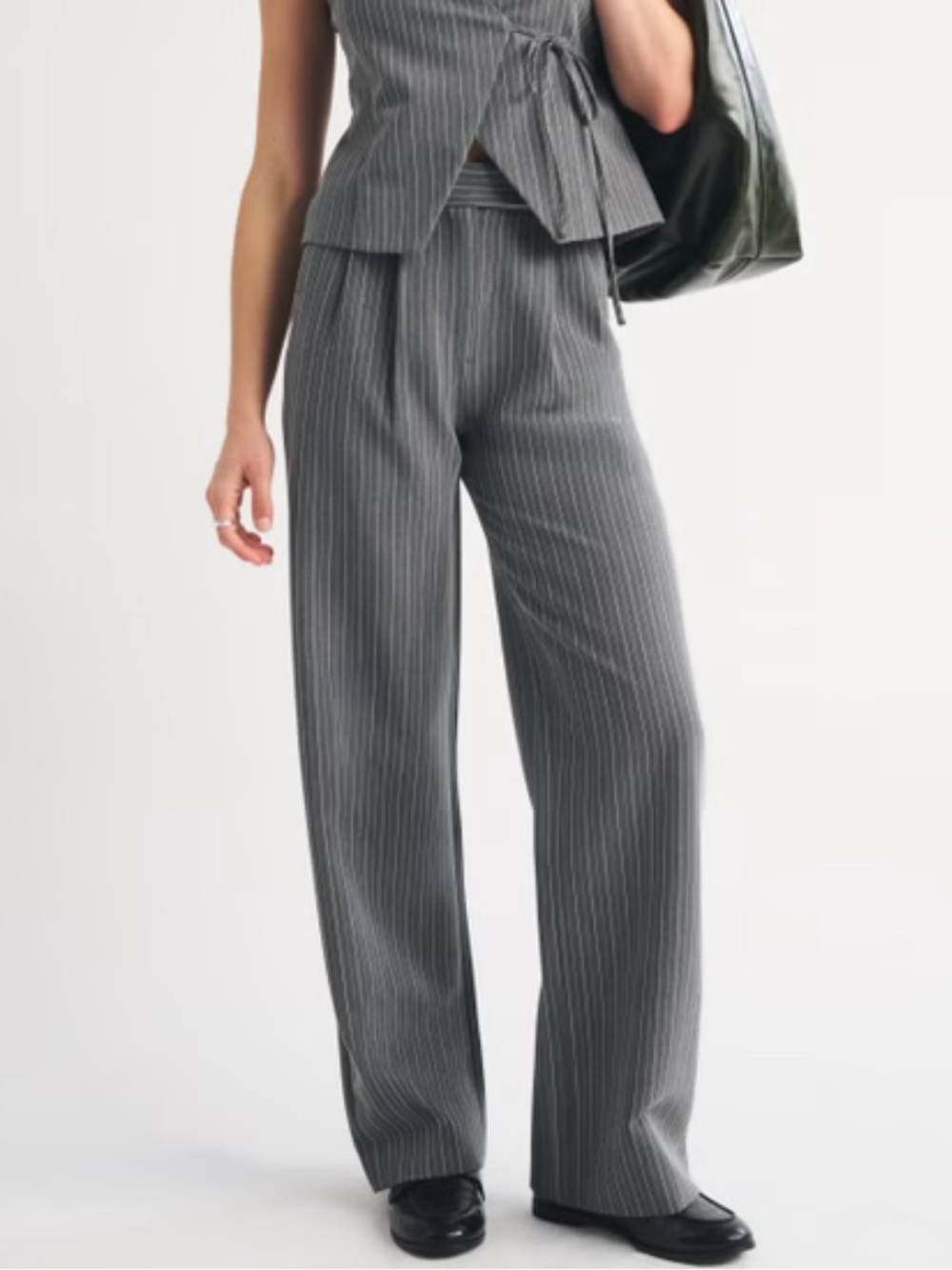 Abercrombie and Fitch The Sloane Tailored Gray Pinstripe Wide Leg Pants Size: 31